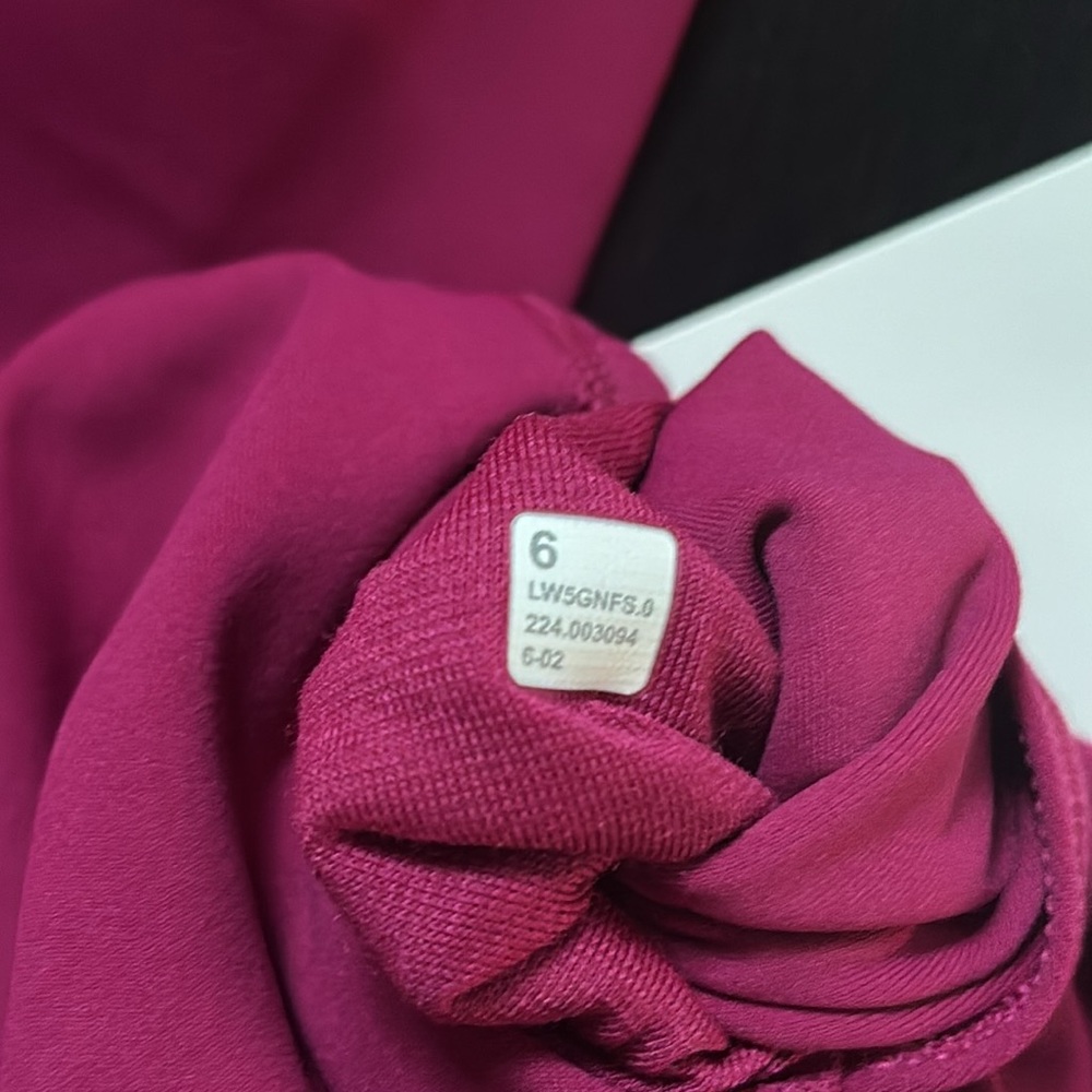 LULULEMON ALIGN HR LEGGINGS 28” in WILD BERRY (WLDB) SZ 8 NWT - Picture 11 of 14
